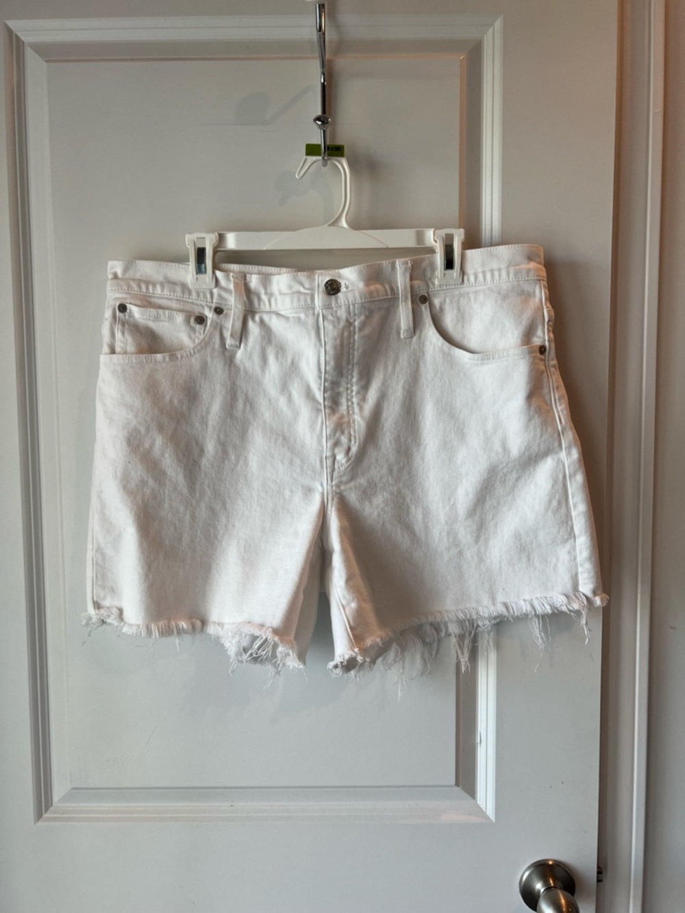 Madewell White high rise Denim Shorts. 33 waist